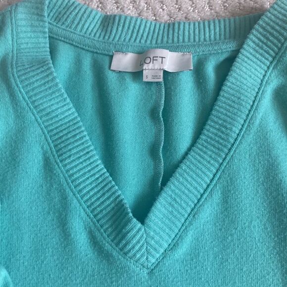 Loft sweater V neck teal seafoam color - Picture 3 of 5